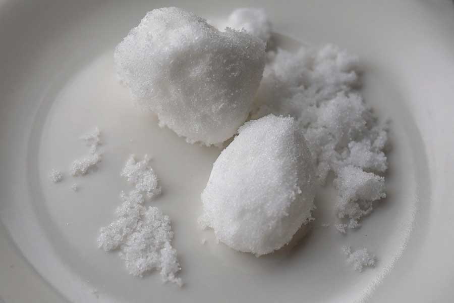 固まった砂糖（写真はイメージ）【写真：写真AC】