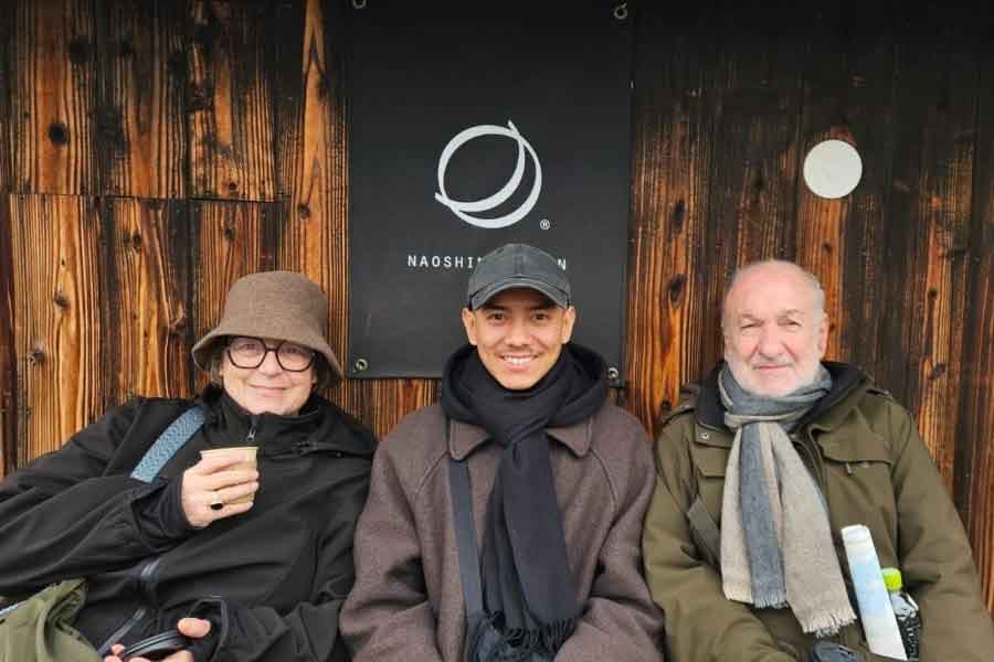 香川県の直島を訪れた、（左から）フランス人のマティルダさん、カスパーさん、フランシスさん【写真提供：カスパー】