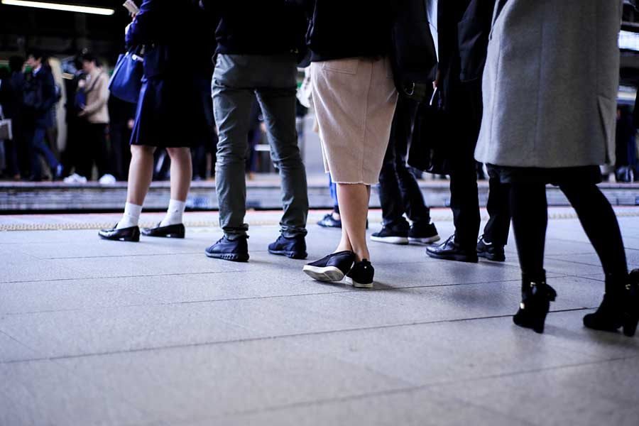 整列して電車を待つ日本の駅での光景を見て、フランス人は驚き！（写真はイメージ）【写真：PIXTA】