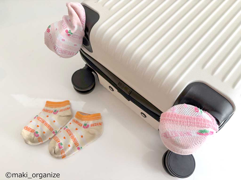 子ども用の靴下が車輪カバーとしてお役立ち【写真：伊藤まき】