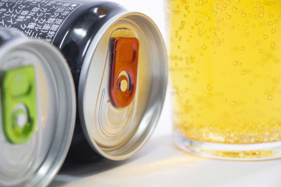 エナジードリンクなどカフェインを多く含む飲み物（写真はイメージ）【写真：写真AC】