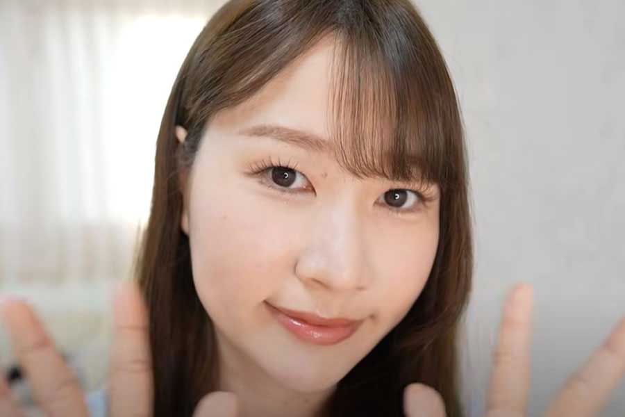 100円ショップのコスメを使ってフルメイクした足の裏さん（画像はスクリーンショット）