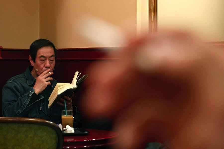 昔は店内などで喫煙している人も珍しくなかった日本【写真：IMAGO / ZUMA Press Wire】