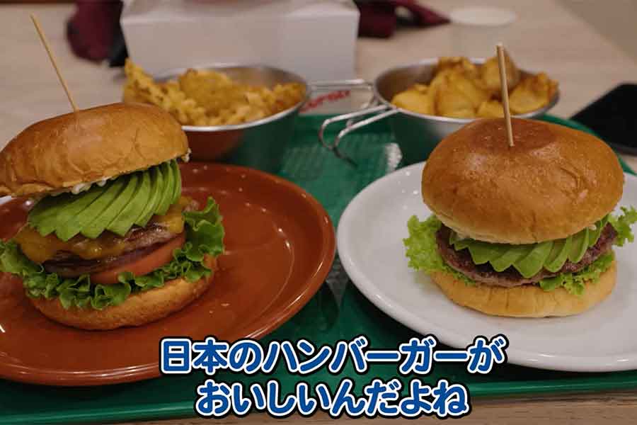 日本のハンバーガーに感動（画像はスクリーンショット）