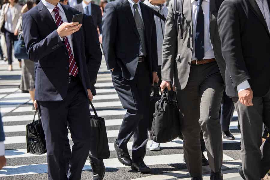 訪日ベルギー人は、同じような色のスーツを着たビジネスマンが多いことに衝撃（写真はイメージ）【写真：PIXTA】