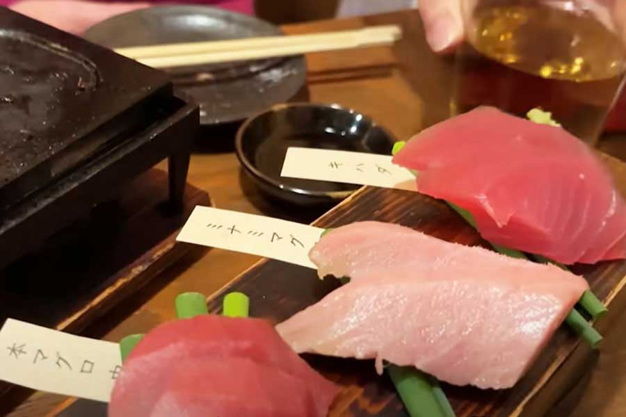 マグロの刺身を食べ比べ。ドイツ人ママはミナミマグロがお気に入りに（画像はスクリーンショット）