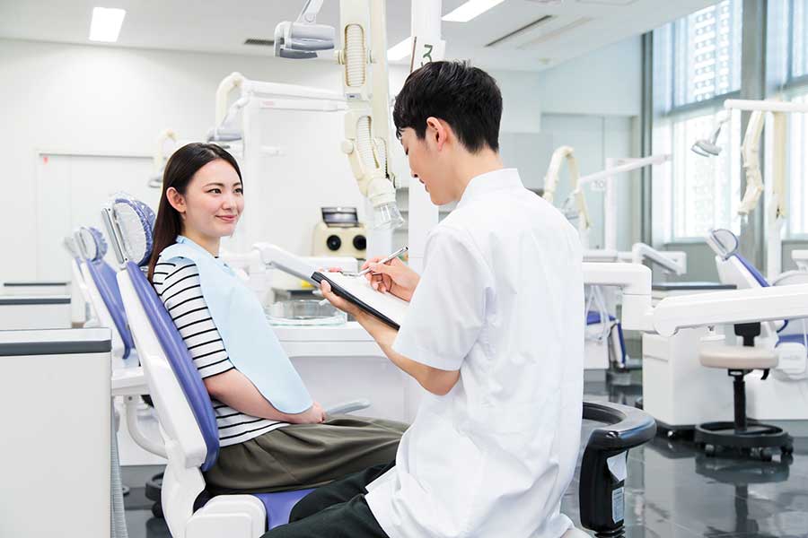 歯の治療後、飲食をするタイミングにも注意が必要（写真はイメージ）【写真：PIXTA】