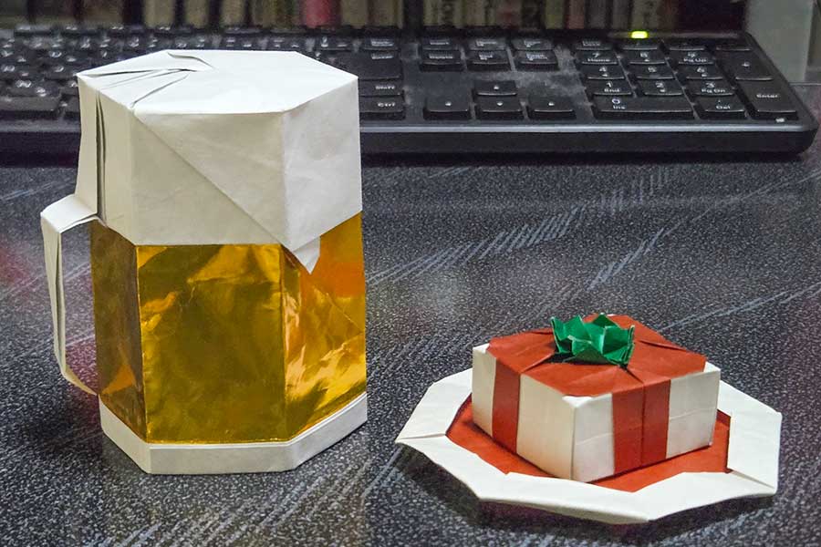 Tatsumiさんが折り紙で折ったビールと冷ややっこ【写真提供：Tatsumi（S.Mitsuda）折り紙（@1Proto）さん】