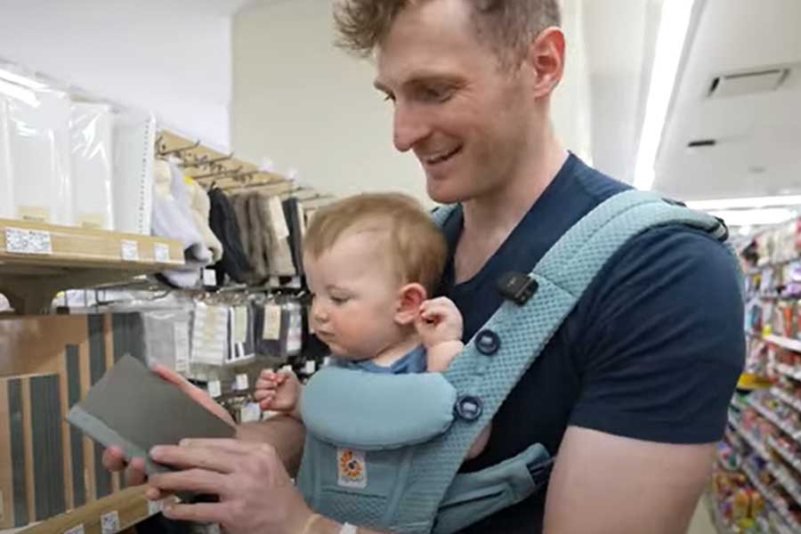 文具や靴下など品ぞろえの豊富さに感激したうえ、クオリティとコスパの良さにも驚くジェイソンさん（画像はスクリーンショット）