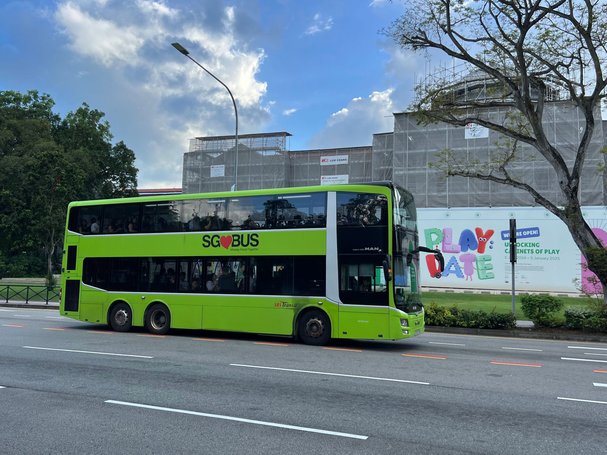 シンガポールの2階建て路線バス【写真：荒木優里】