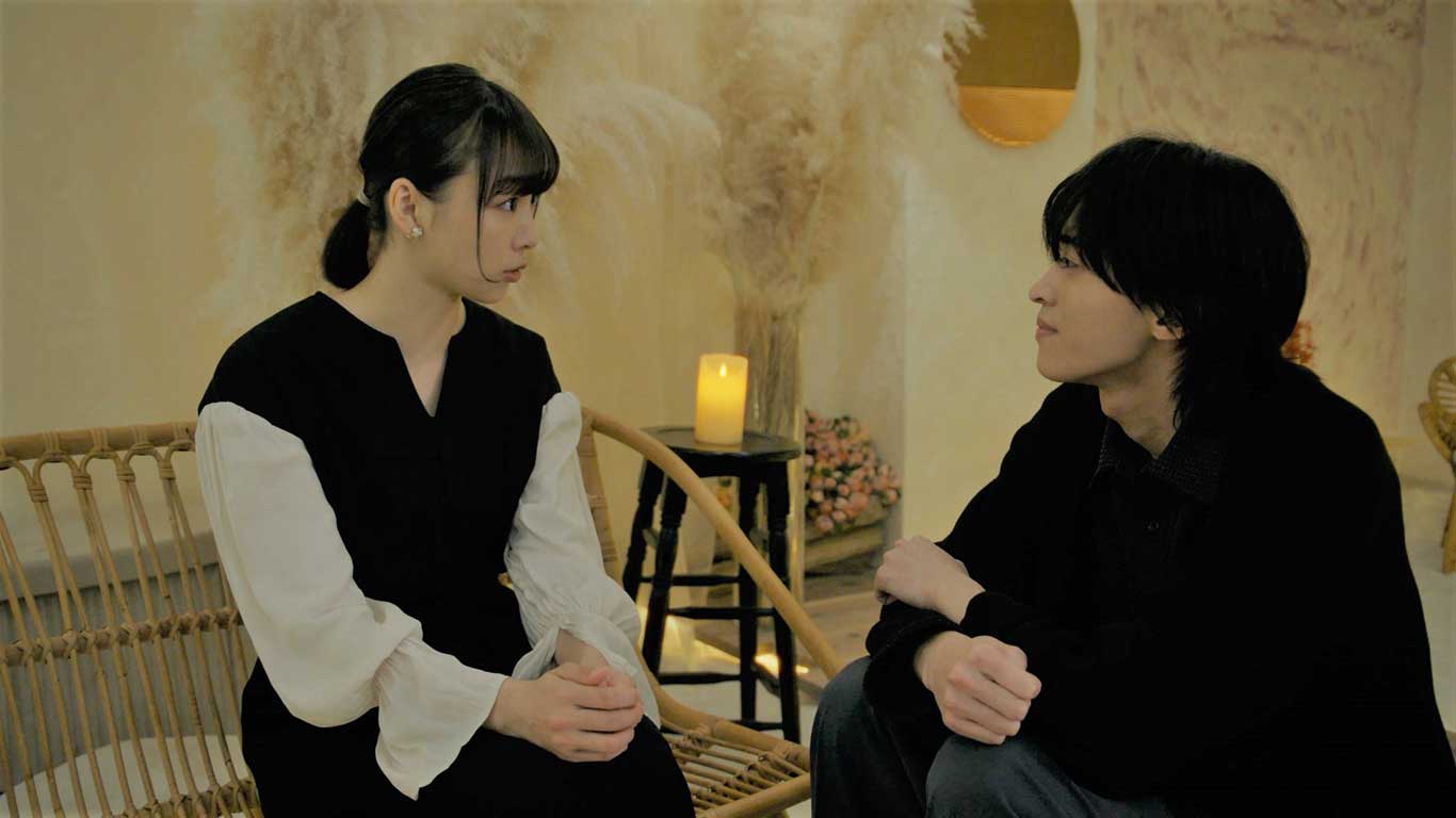 「いろんな人に相談してるんですけど、週2でしてるんならレスじゃないじゃんって」…夫と頻度の感覚の違いに悩むサキ（さかたりささん）の心に寄り添う、ナンバー1セラピストのリオ（別府由来）【写真提供：「ジョフウ～女性に××××って必要ですか？～」製作委員会】