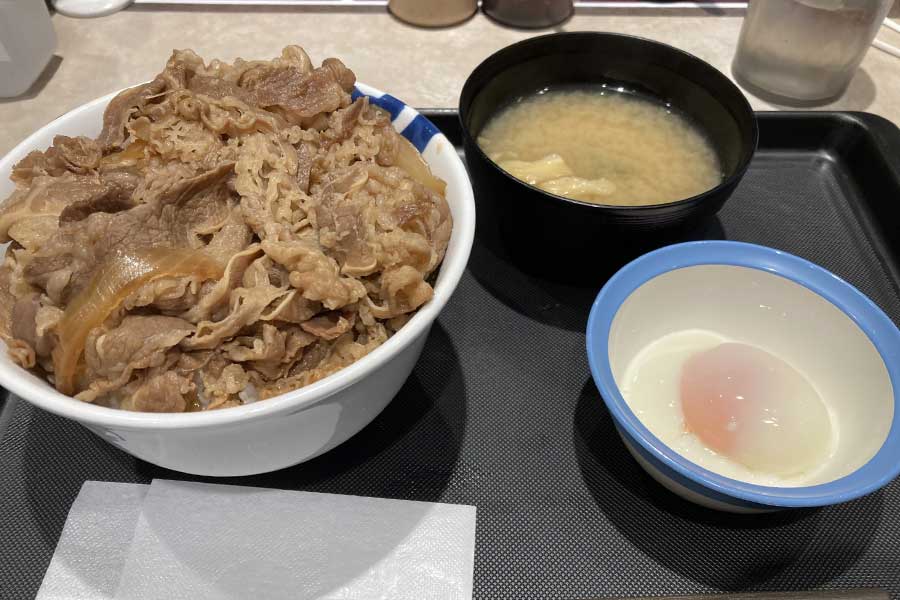牛丼店では朝食もリーズナブル（写真はイメージ）【写真：写真AC】
