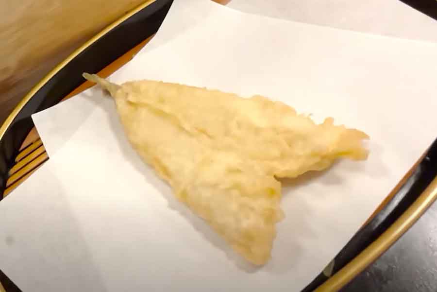 「フィッシュ＆チップスより断然おいしいわ！」と驚いたキスの天ぷら（画像はスクリーンショット）