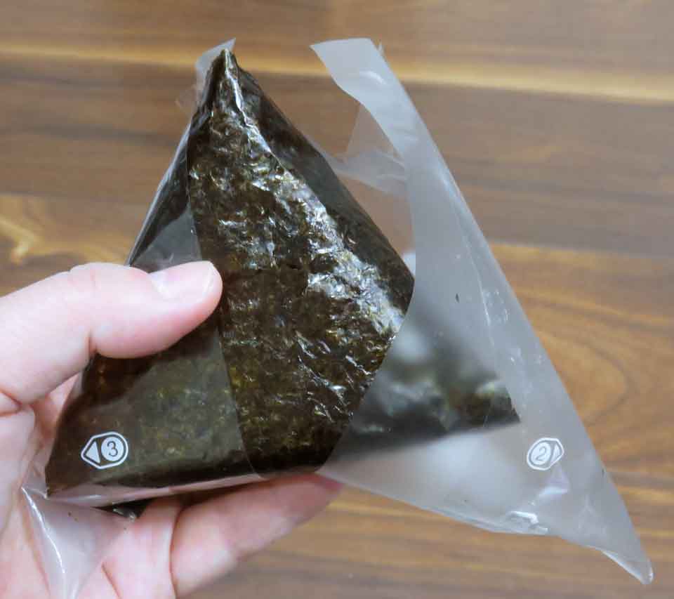 コンビニのおにぎりに、「ヘルシー」と感激（写真はイメージ）【写真：写真AC】