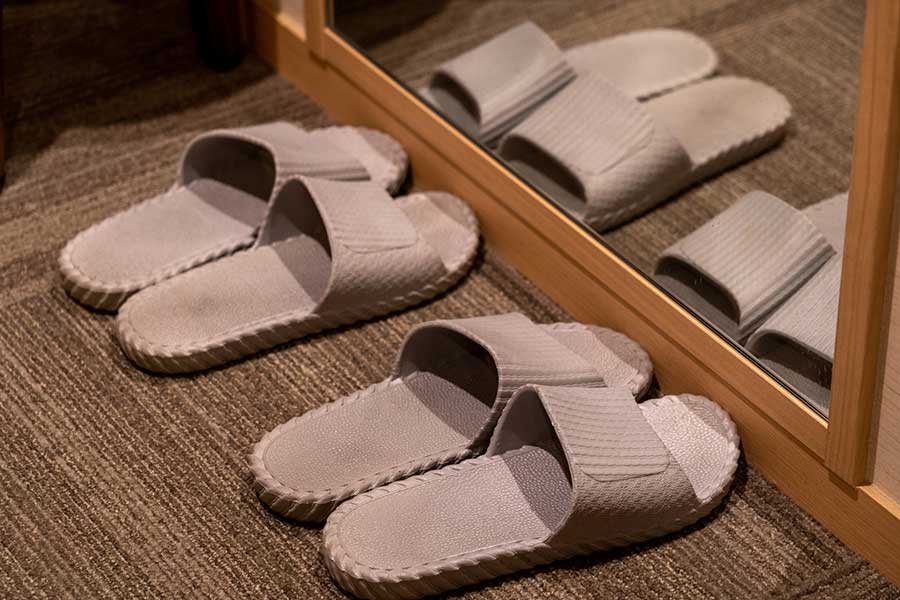 宿泊施設で用意されていたスリッパに驚き！（写真はイメージ）【写真：写真AC】