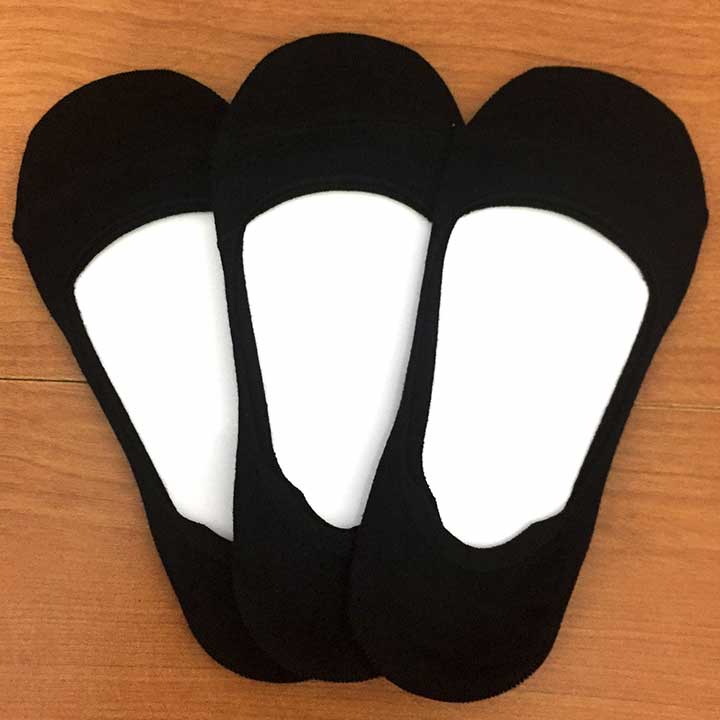 サンダルなどで訪問した際、素足のまま家に上がらないよう、フットカバーなどを用意しておくとスマート（写真はイメージ）【写真：写真AC】