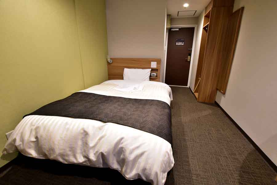 ベットもクローゼットもないホテルの狭い部屋に驚き（写真はイメージ）【写真：PIXTA】