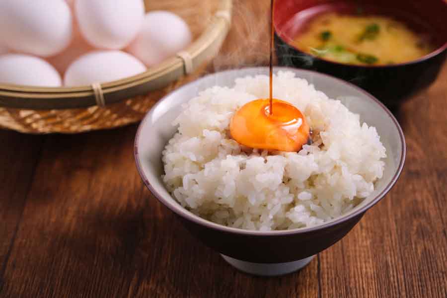 朝食の定番、卵かけご飯（写真はイメージ）【写真：写真AC】