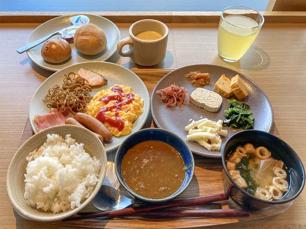 種類が豊富な日本の朝食ビュッフェに感激（写真はイメージ）【写真：写真AC】