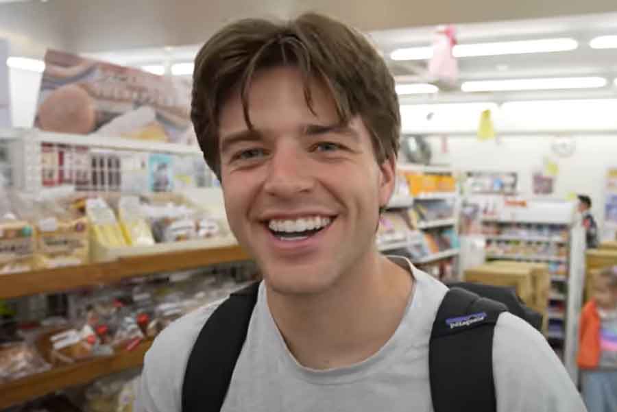 日本のコンビニグルメにハマったブルースさん（画像はスクリーンショット）