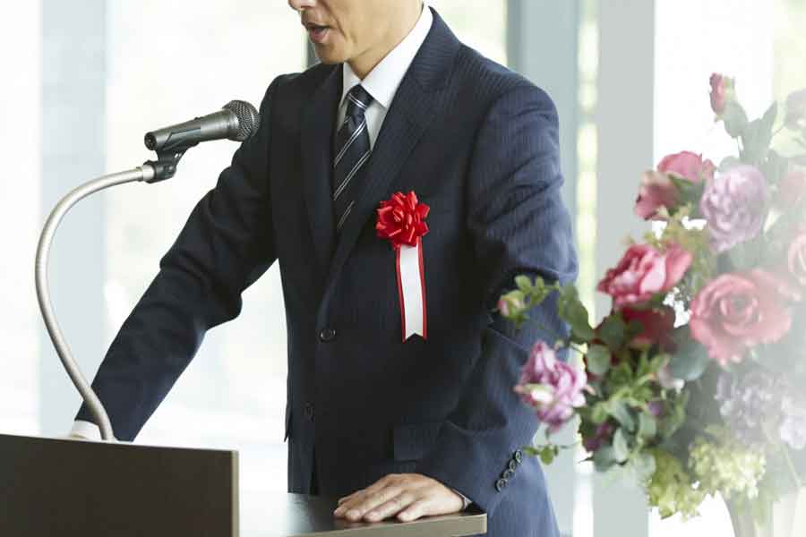 式典などでよく見られる胸章（写真はイメージ）【写真：PIXTA】