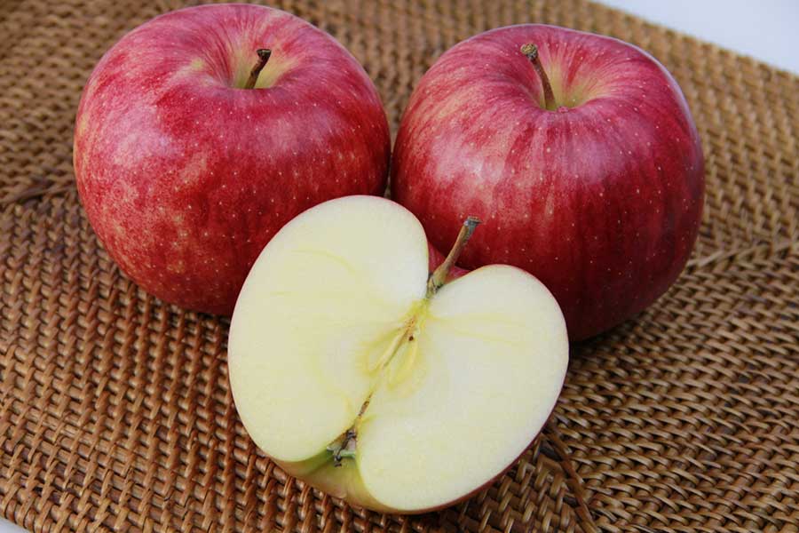「日本はすごく高いけど、おいしい！」というリンゴ（写真はイメージ）【写真：写真AC】