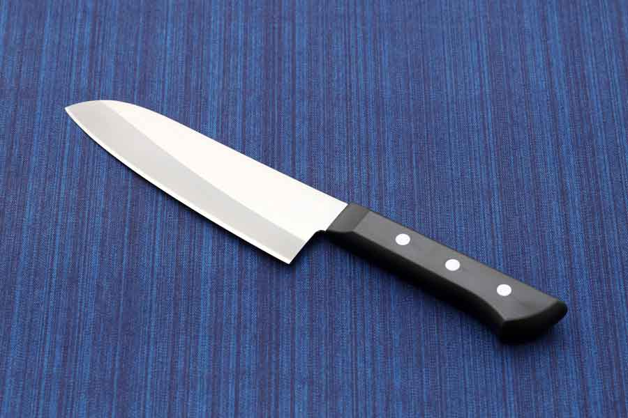 ハサミや包丁などの刃物類はNG（写真はイメージ）【写真：写真AC】