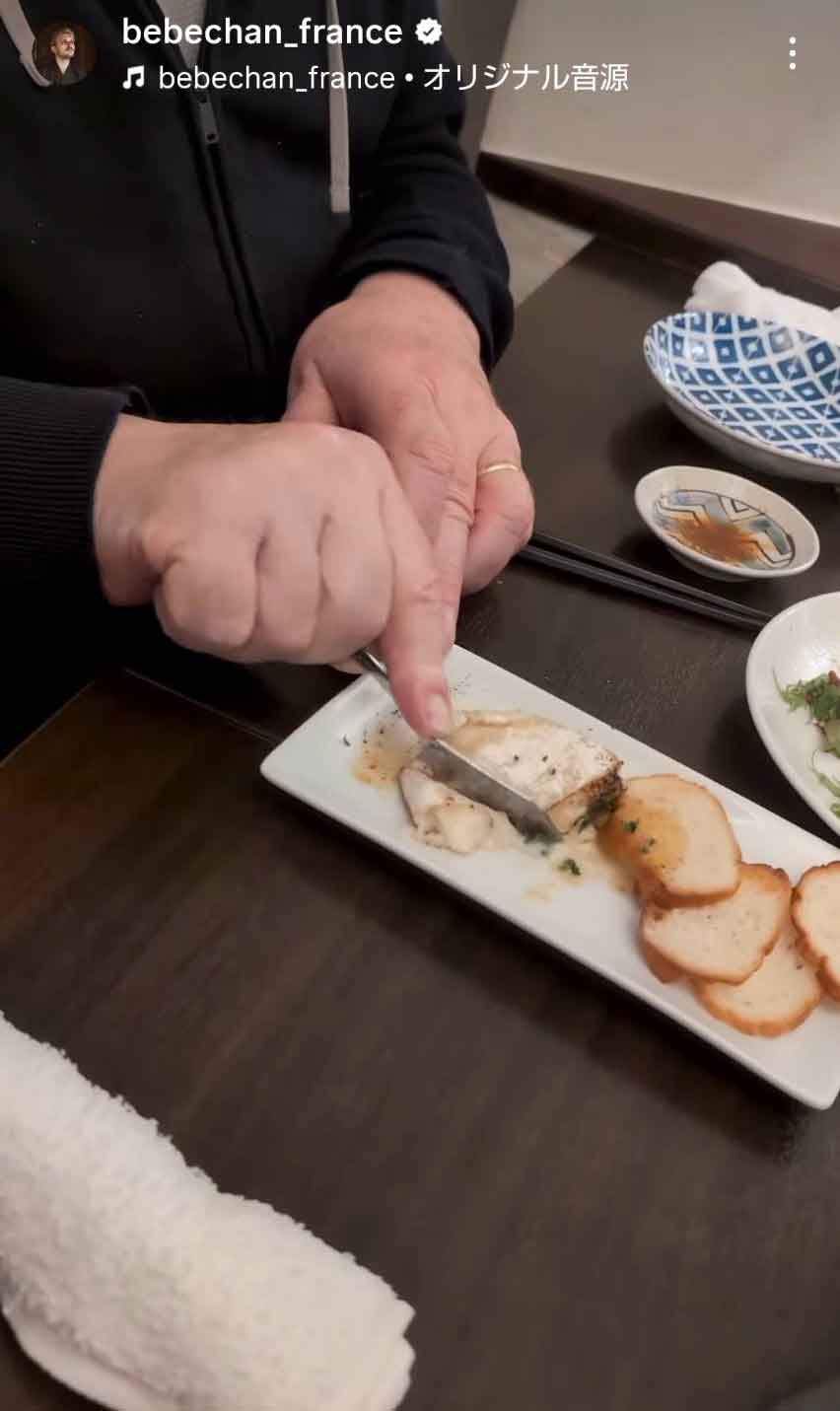 カマンベールチーズにバターソースをかけてコクをプラスした「カマンベールオーブン焼き」（スクリーンショット）