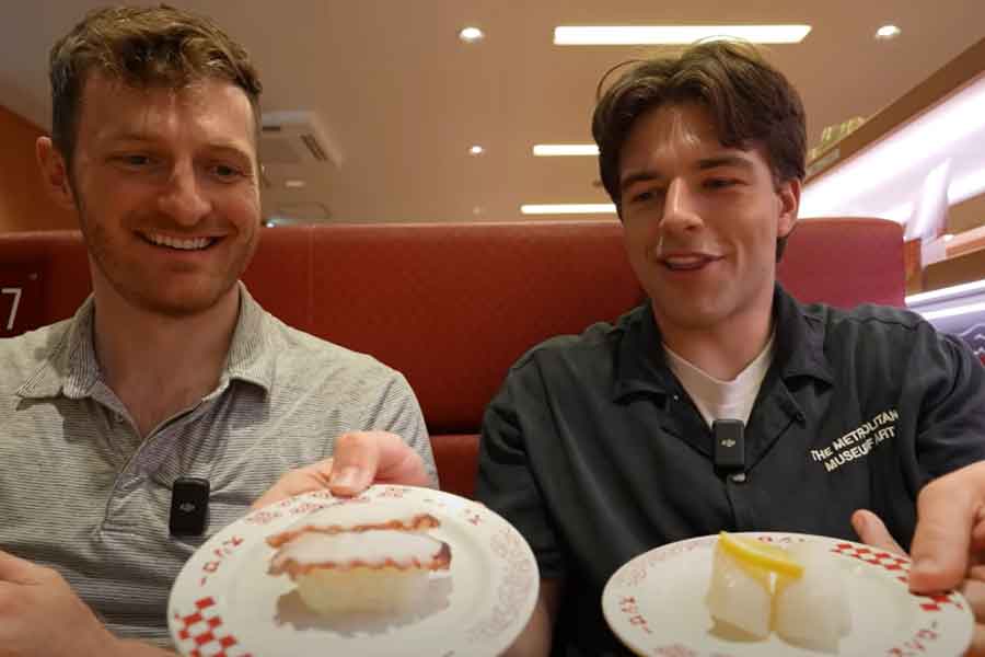 初めて食べるタコと生のイカに衝撃。とくにイカは「本当に不思議な食感」と、苦手と感じたふたり（スクリーンショット）