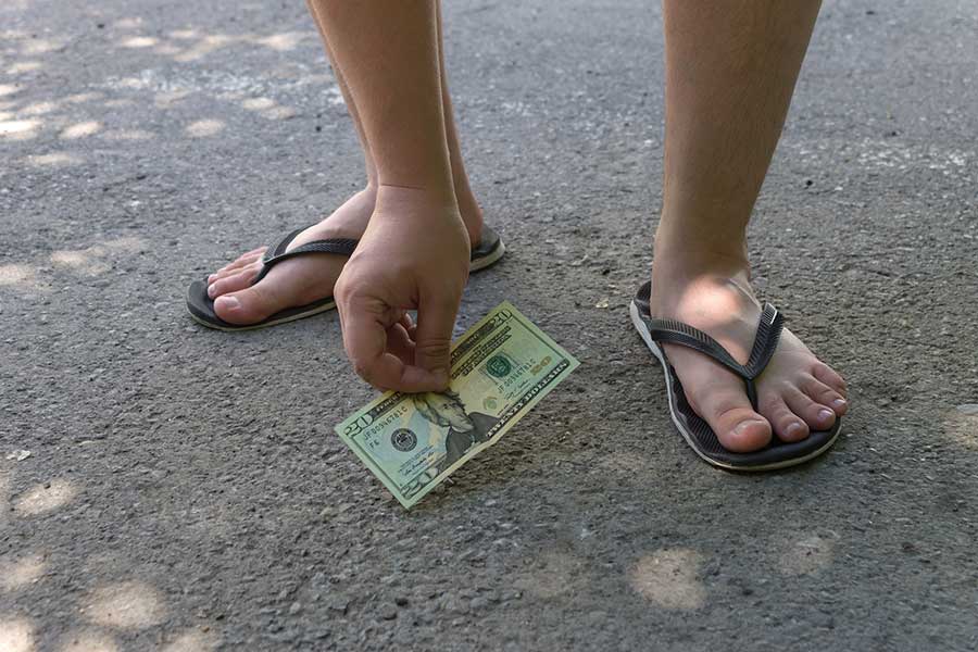 「20ドル札を落としても、誰かが拾って持ってきてくれる！」と、日本の治安の良さに感激（写真はイメージ）【写真：PIXTA】