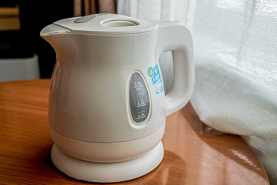 ホテルに備えつけられている電気ポットに水以外のものを入れるのはNG（写真はイメージ）【写真：写真AC】