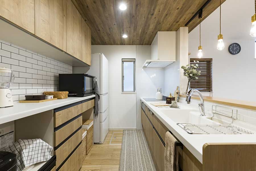 キッチンの引き出しやシンク下、冷蔵庫周辺には注意（写真はイメージ）【写真：写真AC】