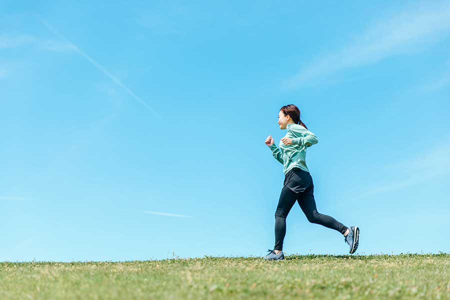 後ろを気にせず、朝のランニングを満喫（写真はイメージ）【写真：写真AC】