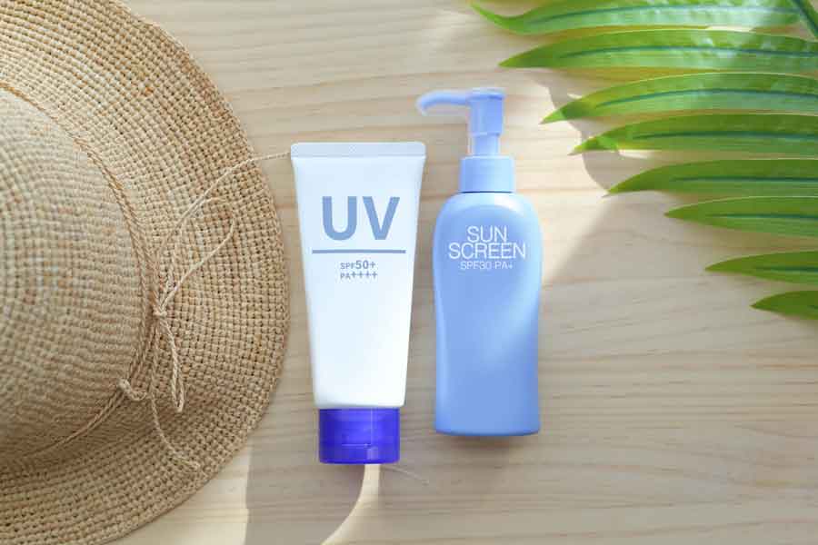 家族へのお土産で日焼け止めを購入（写真はイメージ）【写真：写真AC】