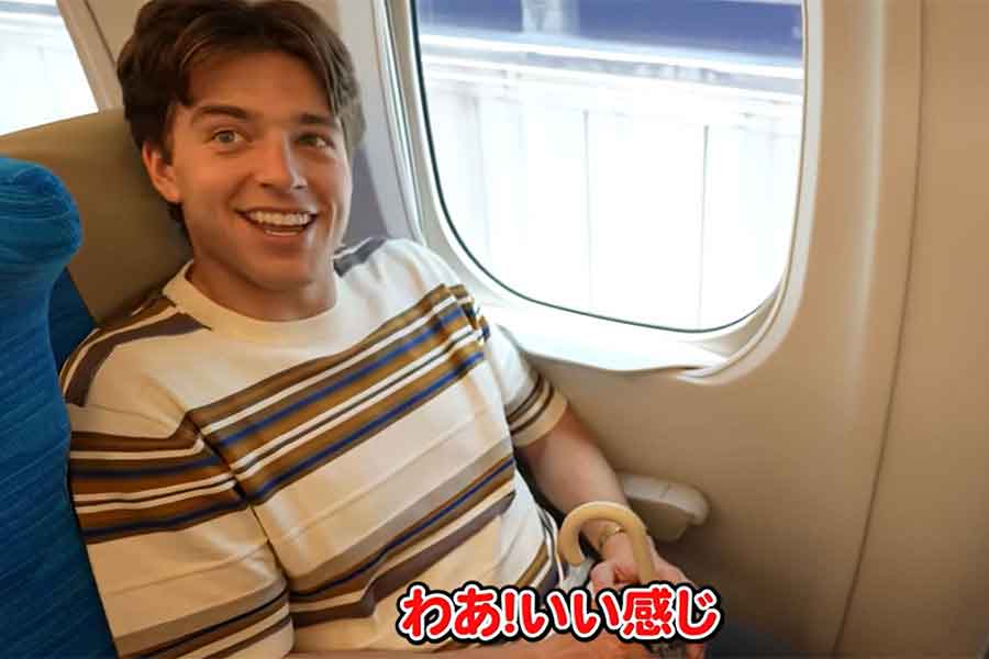 リクライニングシートを後ろに倒すときは一声かけるマナーに感心（スクリーンショット）