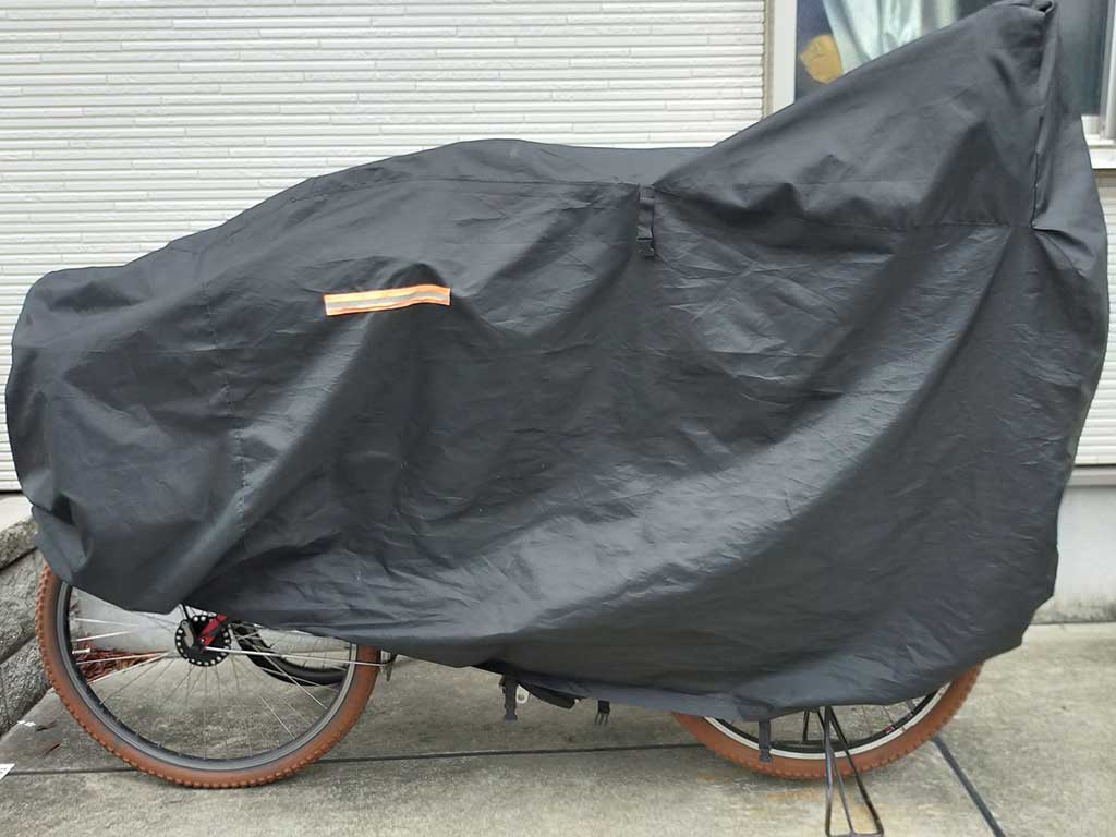 屋根のない駐輪スペースで風雨から守る自転車カバー（写真はイメージ）【写真：写真AC】