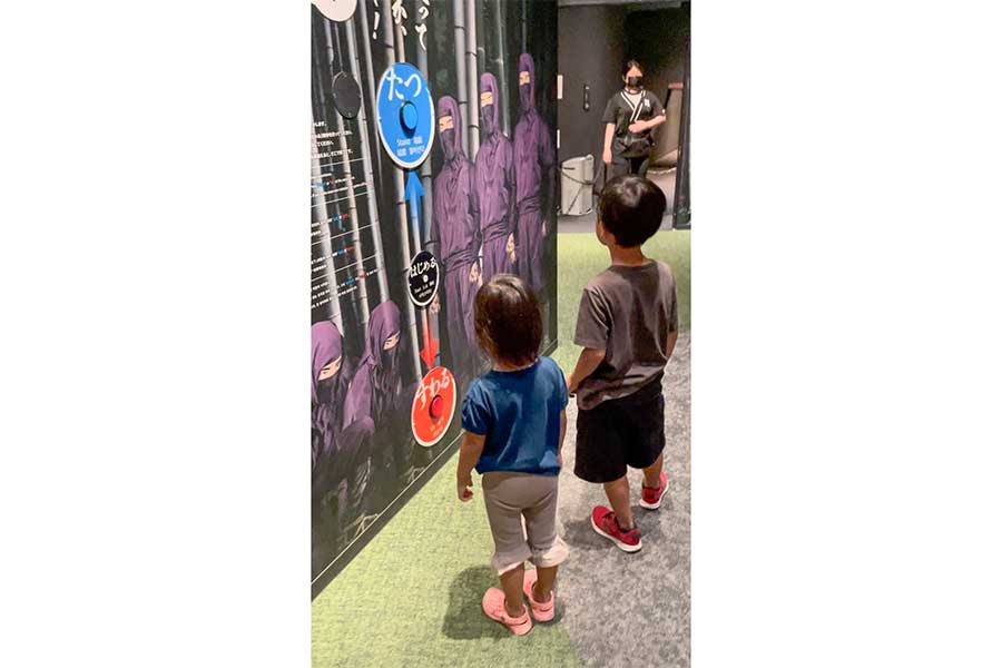 浅草ではないけれど、数年前、日本への一時帰国中に訪れた「小田原城NINJA館」。外国人受けも良さそう【写真：i-know】