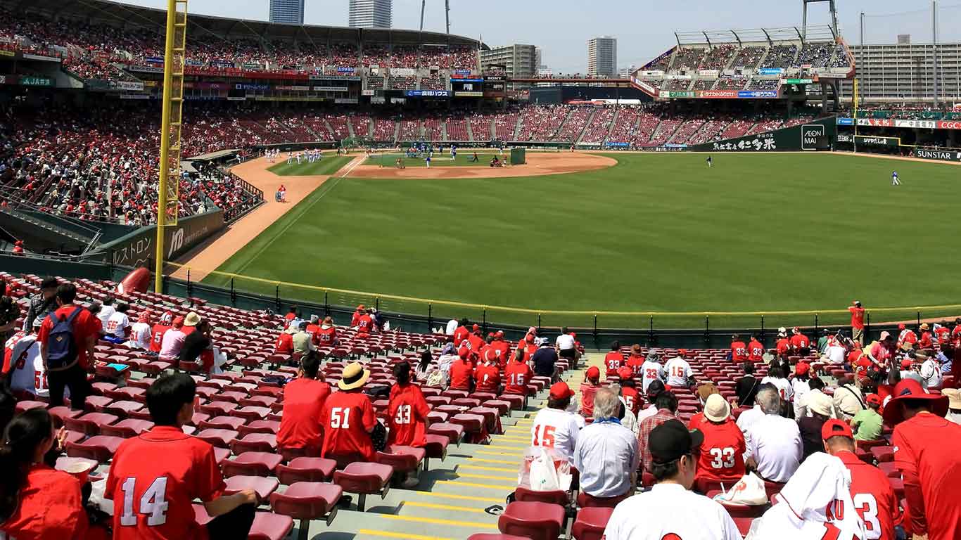 初めて野球観戦し「カープはもう私たちのチーム！（笑）」とカープファンに（写真はイメージ）【写真：PIXTA】