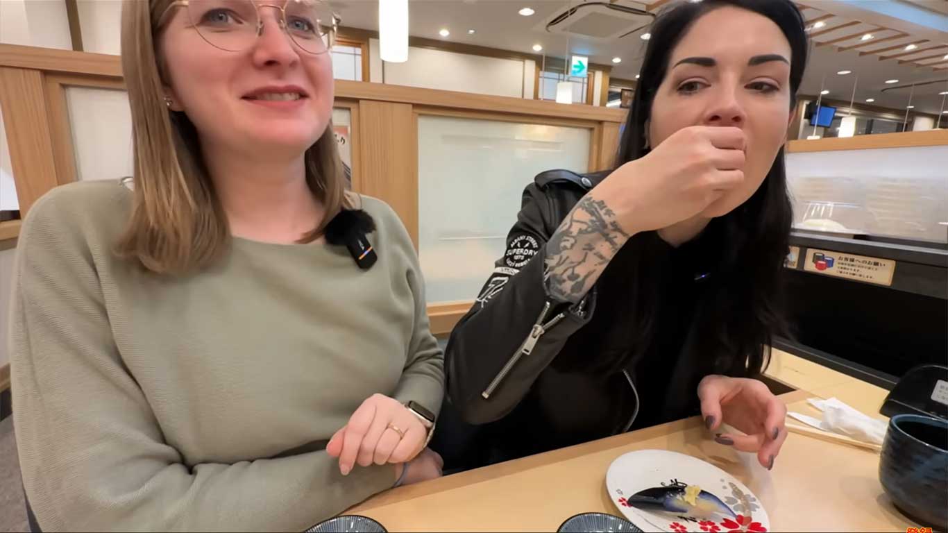 日本の回転寿司に感動。なかでも好みが分かれたナスの寿司（スクリーンショット）