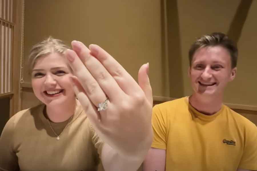 上高地でプロポーズ。幸せいっぱいな笑顔を見せるふたり（スクリーンショット）