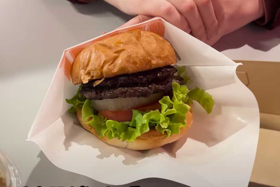 ハンバーガーの包み紙に感動（スクリーンショット）