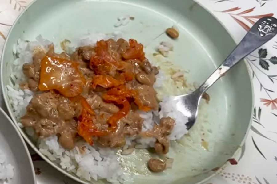 子どもたちが「もっと」とせがんだキムチ納豆ごはん（スクリーンショット）