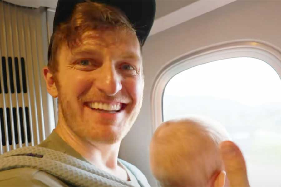 日本旅行で感動を味わっているジェイソンさん（スクリーンショット）