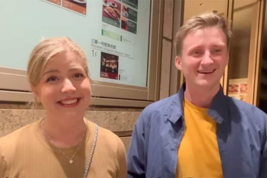 オーストラリア人の（左から）シャーロンさんとジョシュさん（スクリーンショット）