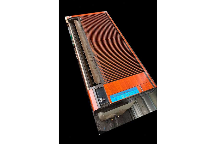 現役で動き続けたナショナルのエアコンが話題に【写真提供：末端エアコン業者【仮】（@endaircontrader）さん】