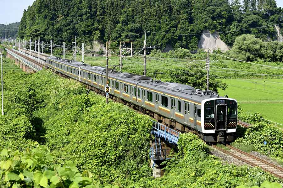 日本は車ではなく電車が発達しているため、空気がきれいに感じる（写真はイメージ）【写真：写真AC】