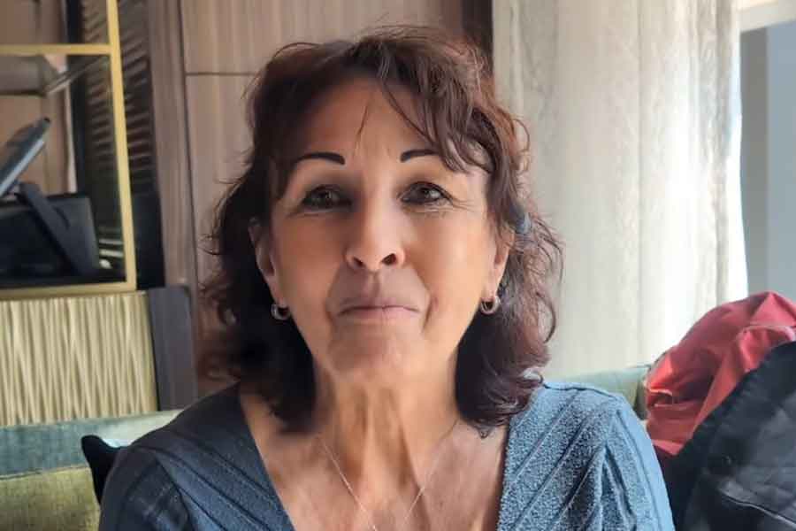 日本でアフタヌーンティーを楽しんだ、オレリアンさんのお母さん（スクリーンショット）