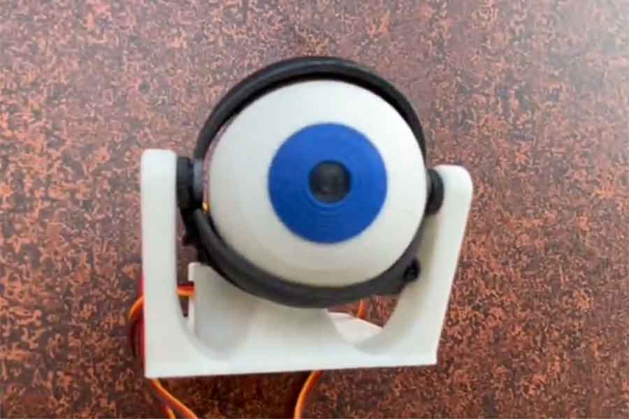 ぎょろりと見つめる目玉型の防犯グッズ【写真提供:高校生の電子工作日記(@hdiv6xeWxcLUS51)さん】