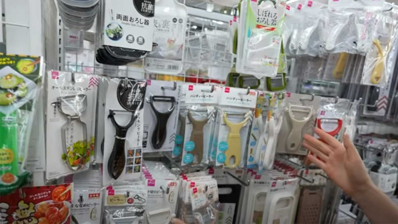 数多くの種類が並べられたピーラー（スクリーンショット）