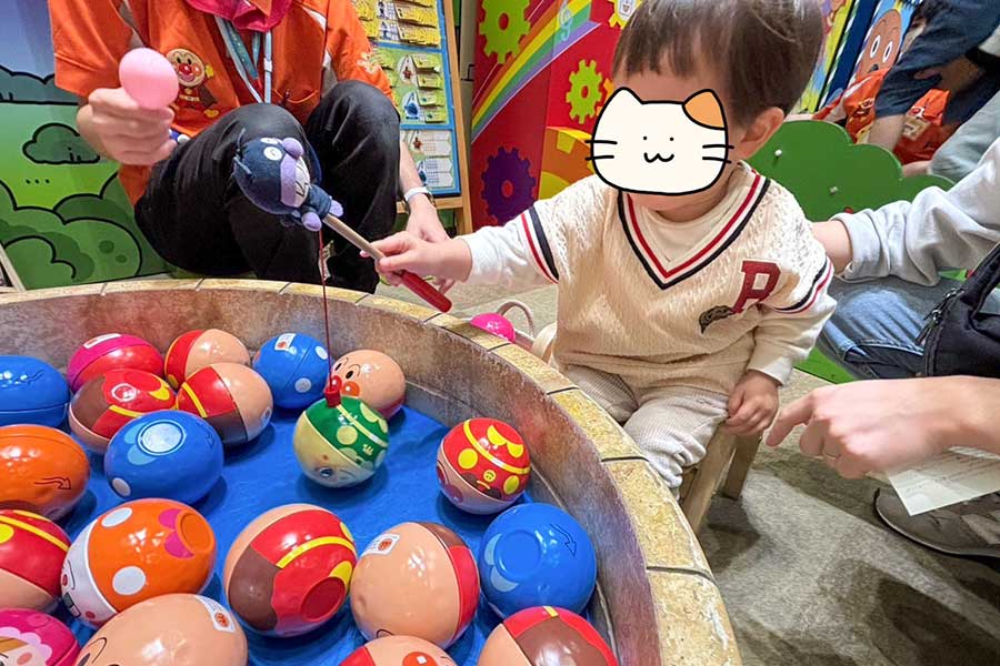 アンパンマンが大好きな、Mariaさんの息子さん【写真提供：Maria（@Do5Ew）さん】